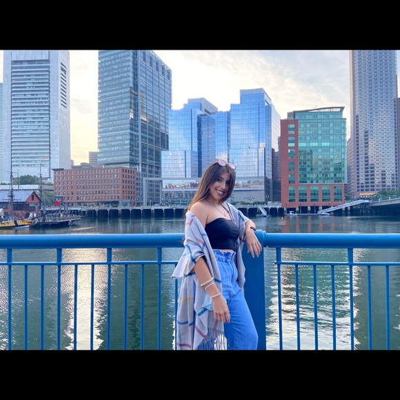 Profile Picture of Emmily Sarmiento (@emmisar99) on Poshmark