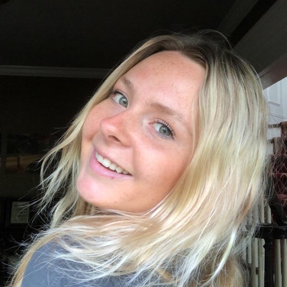 Profile Picture of Julianne Watson (@jwatson2000) on Poshmark