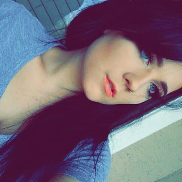 Profile Picture of Cheyenne Cooley (@cheyennerenee82) on Poshmark