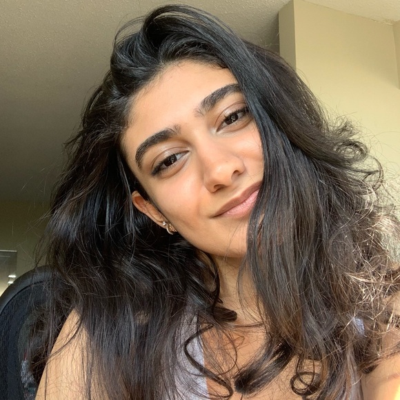 Profile Picture of Aya Asmar (@ayaasmar) on Poshmark