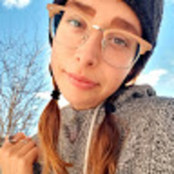 Profile Picture of Cassandra Quimby (@cassandraqui725) on Poshmark