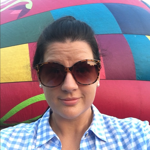 Profile Picture of Amanda Selwyn (@aselwyn) on Poshmark