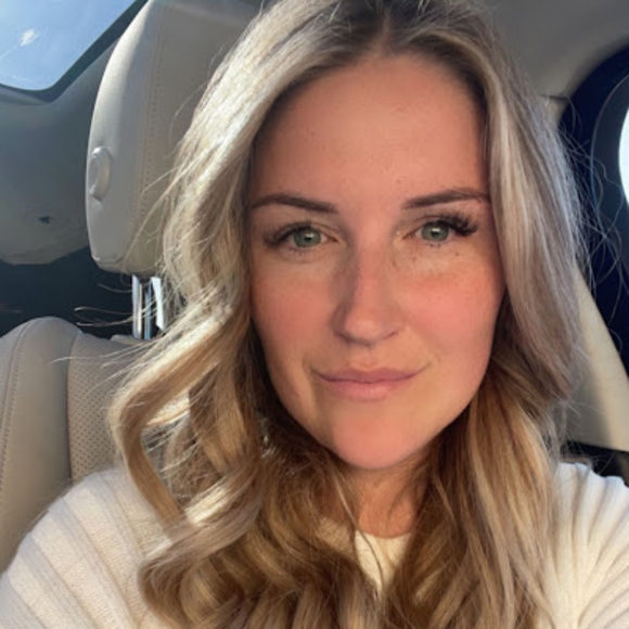 Profile Picture of Kate Dowling (@kedowling5) on Poshmark