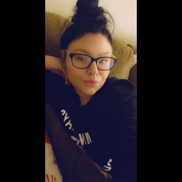 Profile Picture of Melinda Rollman (@aubreysmomxo) on Poshmark