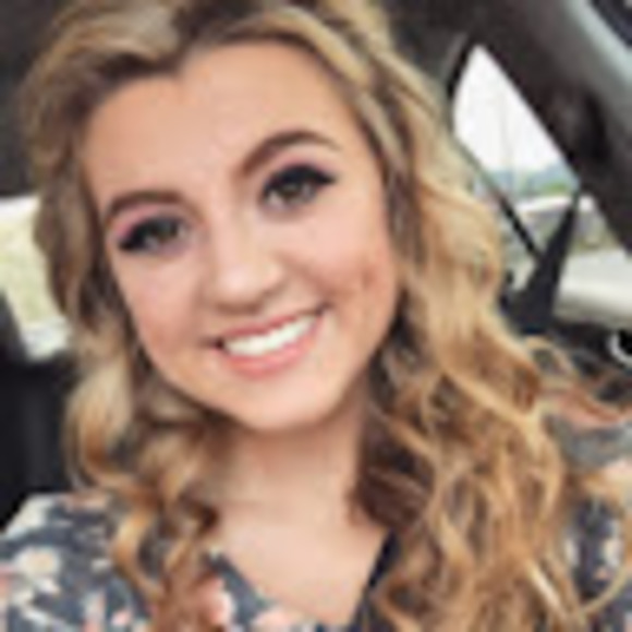 Profile Picture of Kimberly Hutchins (@kimmy9896) on Poshmark