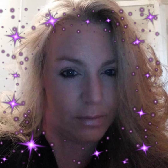 Profile Picture of Lori Adams kays (@kayslori14) on Poshmark