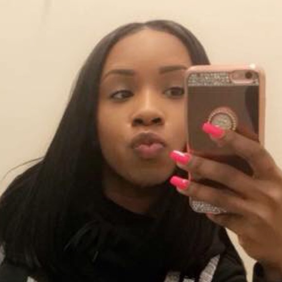 Profile Picture of Kyrin Colister (@kcolister1) on Poshmark