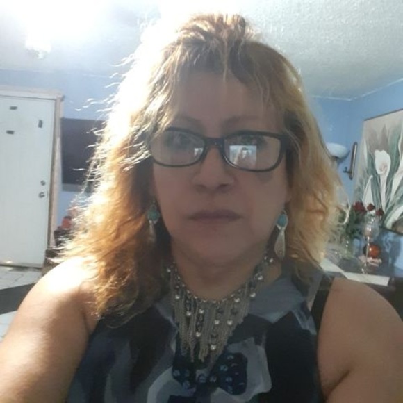 Profile Picture of Beatriz Diego (@diegobeatriz28) on Poshmark