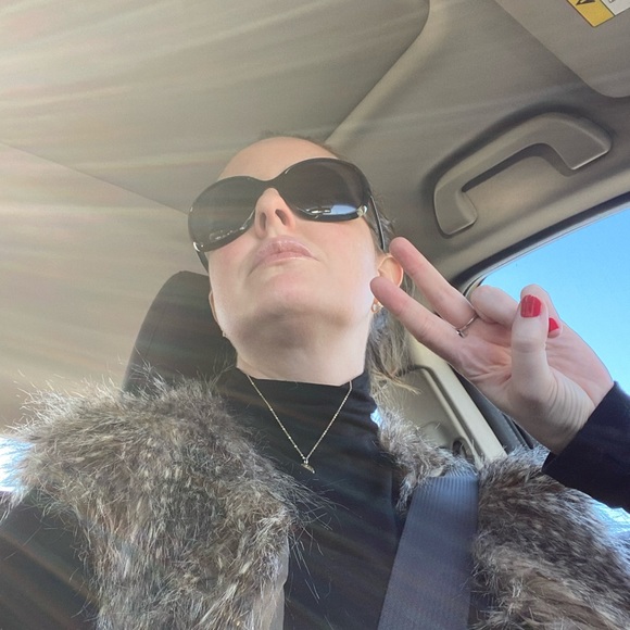 Profile Picture of Devin Yates (@devinelisabeth) on Poshmark