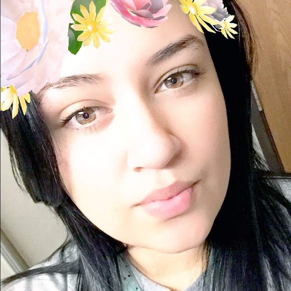 Profile Picture of Coraly Aristud (@coraly1721) on Poshmark