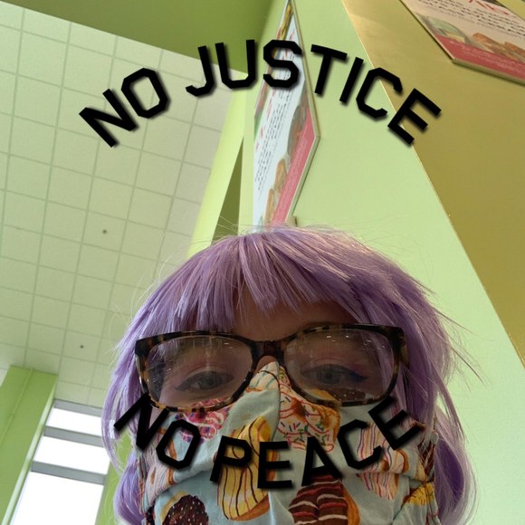 Profile Picture of Ivy Patterson (@tropetrash) on Poshmark