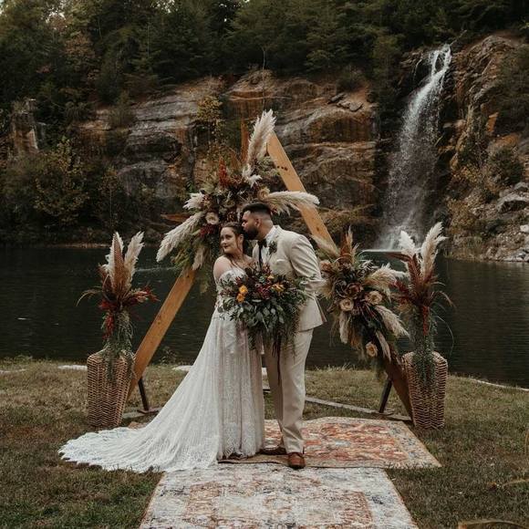 Profile Picture of Megan Buskell (@megmcmuffin) on Poshmark