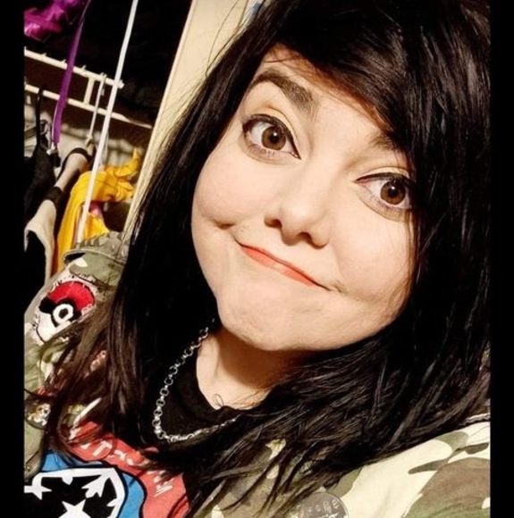Profile Picture of Laura Crouch (@laurawrxx) on Poshmark