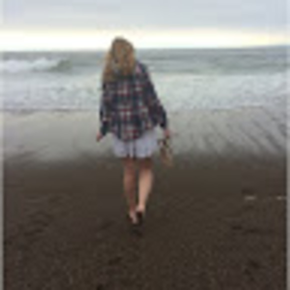 Profile Picture of Faith Vanschaick (@faithvanschaick) on Poshmark
