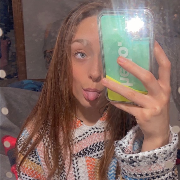 Profile Picture of Hannah Glaze (@hannahglaze19) on Poshmark