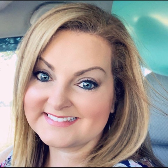 Kasey Hulon - Poshmark Profile Picture of Kasey Hulon (@kdhulon) on Poshmark