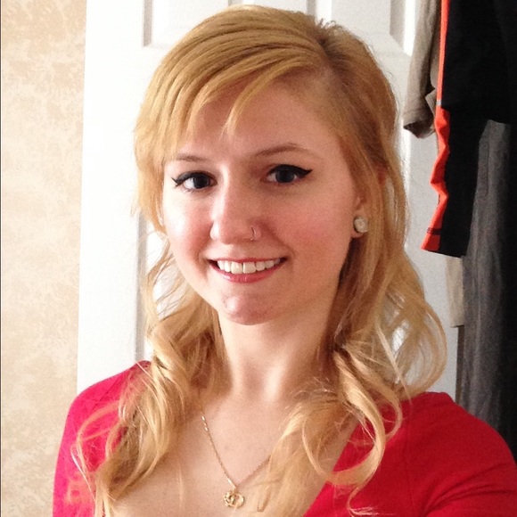 Profile Picture of Danielle Netter (@princess_zelda) on Poshmark