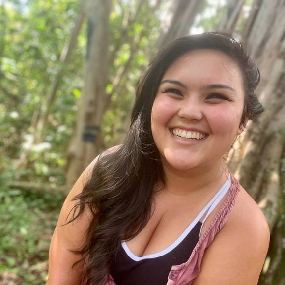 Profile Picture of Courtney Pruyn (@courtney_pruyn) on Poshmark