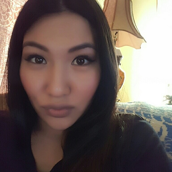 Profile Picture of April Champa (@aprilduh5) on Poshmark