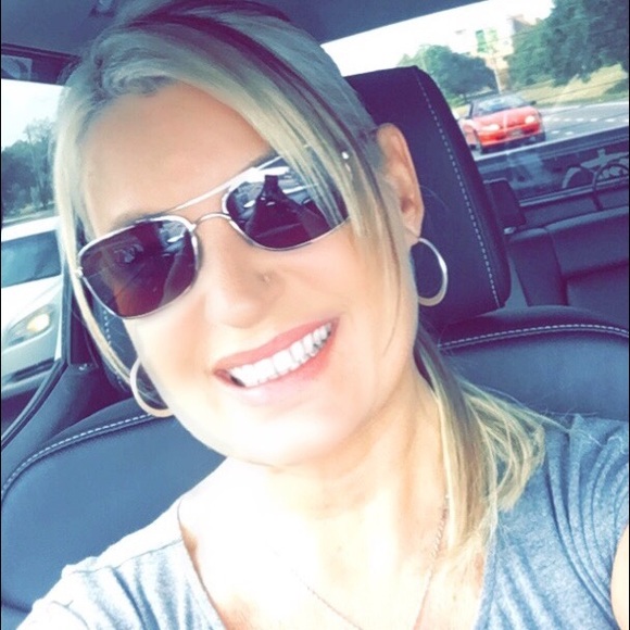 Profile Picture of Jen Nathey (@jeniferwade) on Poshmark