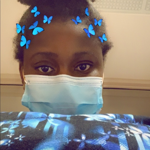 Profile Picture of Gabby Obenewah (@gabbyobenewah) on Poshmark