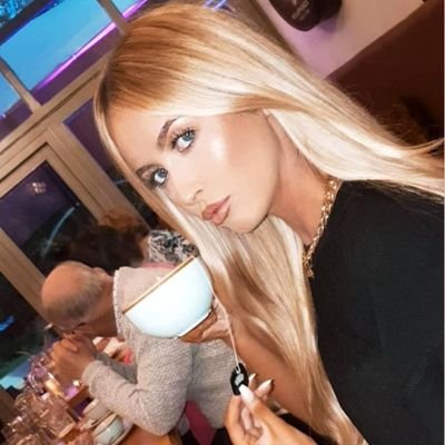 Profile Picture of Carolyn McDermott (@CarolynMcDermot) on Twitter