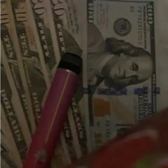 Profile Picture of Aleyah Zyla (@al3yah) on Poshmark