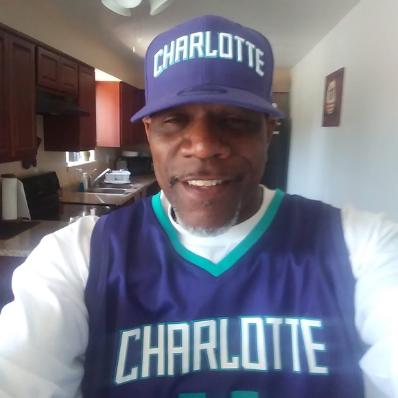 Profile Picture of Joe Brewer (@joebrewer028) on Poshmark