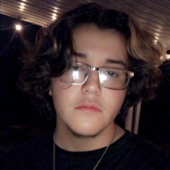 Profile Picture of Connor Carr (@connorcarrtx) on Poshmark