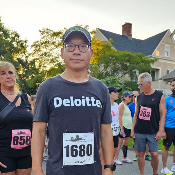 Profile Picture of Mark Cheng (@scchengmus) on Poshmark