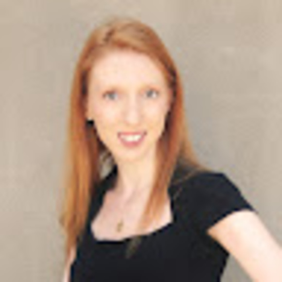 Profile Picture of Stephanie Kuchs (@stephaniekuchs) on Poshmark