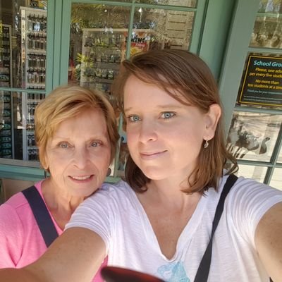 Profile Picture of Jenna Pyle (@SifakaDM) on Twitter