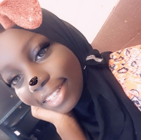 Profile Picture of Nabou Diass? (@nabou992) on Poshmark