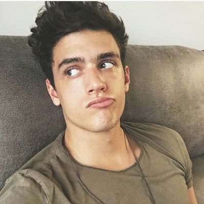 Profile Picture of Andrew Salvatore. (@SalvatxreA) on Twitter