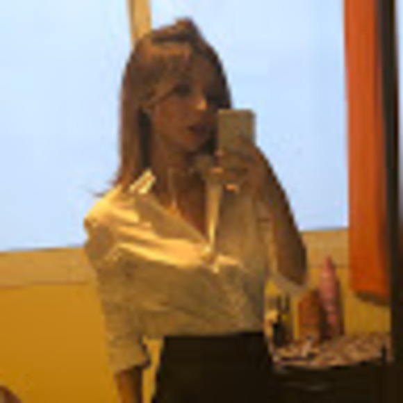 Profile Picture of Yasmina Benchekroun (@y_benchekroun) on Poshmark