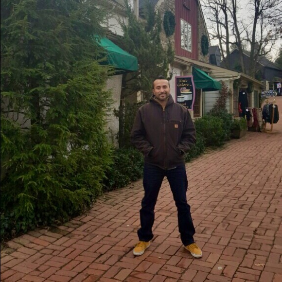 Profile Picture of Daniel Cortes (@happy_world) on Poshmark