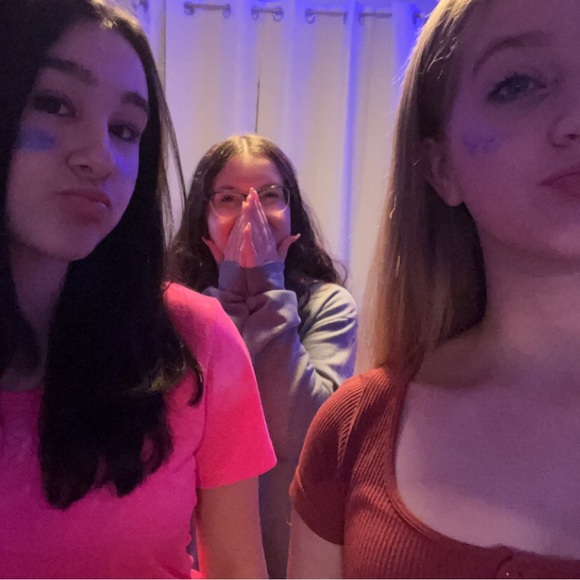 Profile Picture of Ryleigh Pratz (@ryleighpratz) on Poshmark