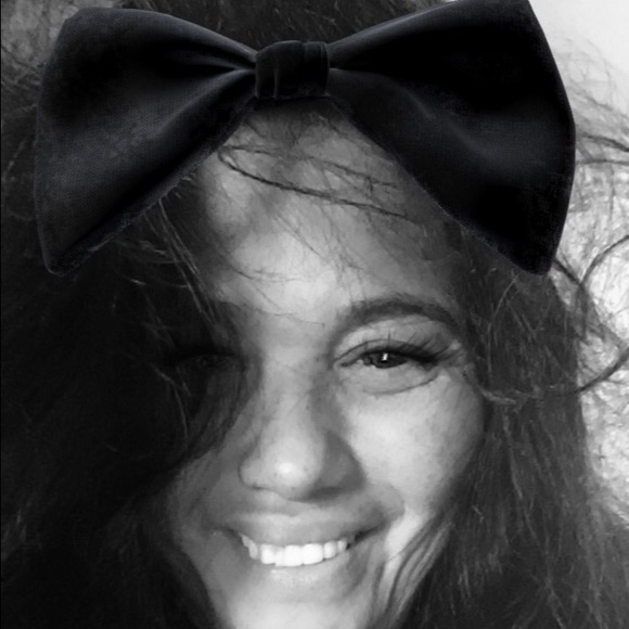 Profile Picture of Rose Simon (@rosesi6365) on Poshmark