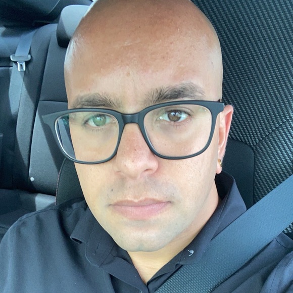 Profile Picture of Mario Cotto (@mario_cotto) on Poshmark