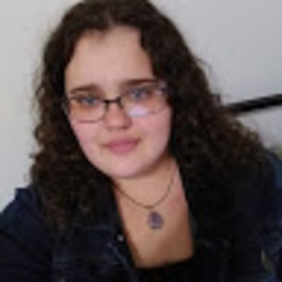 Profile Picture of Crystal Malmgren (@cmalmgren96) on Poshmark