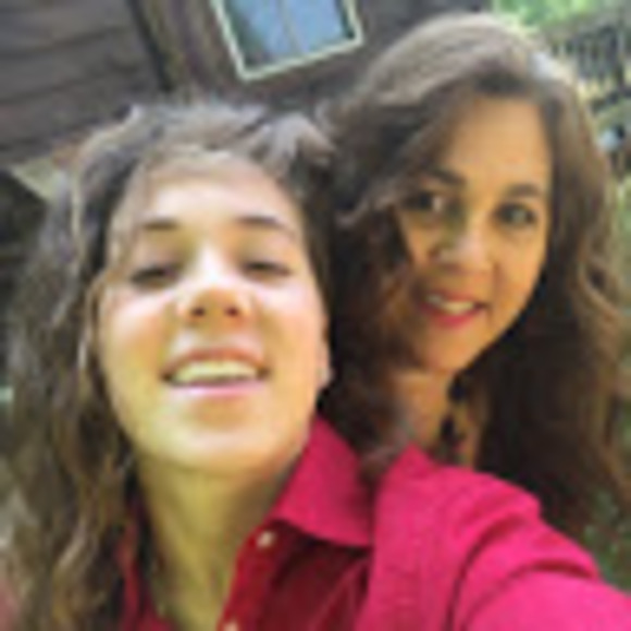 Profile Picture of Angela Gillie (@agillie21) on Poshmark
