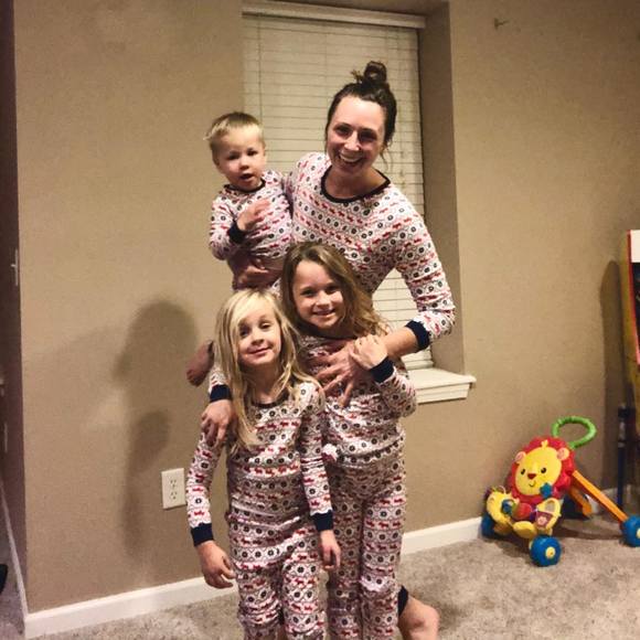 Profile Picture of Andrea Lutterbie (@alutterbie) on Poshmark