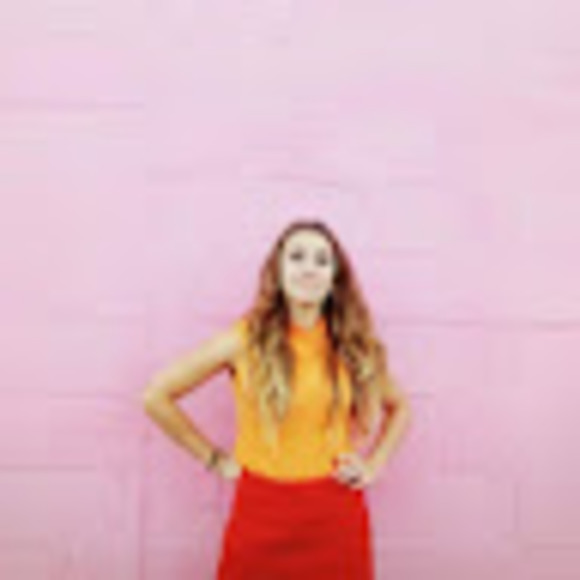 Profile Picture of Maxine Bulloch (@maxineee_eee) on Poshmark