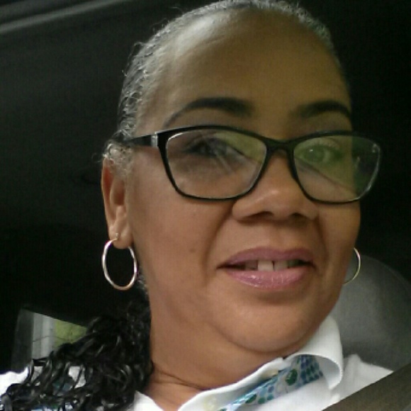 Profile Picture of Regina Hooks (@im1st) on Poshmark