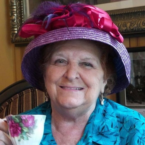 Profile Picture of Christy Sievers (@cnana50) on Poshmark