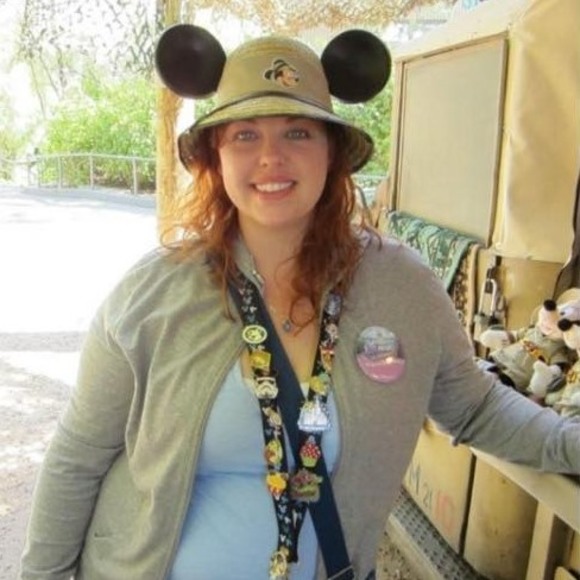 Profile Picture of Rachel Surrette (@rachelrae137) on Poshmark