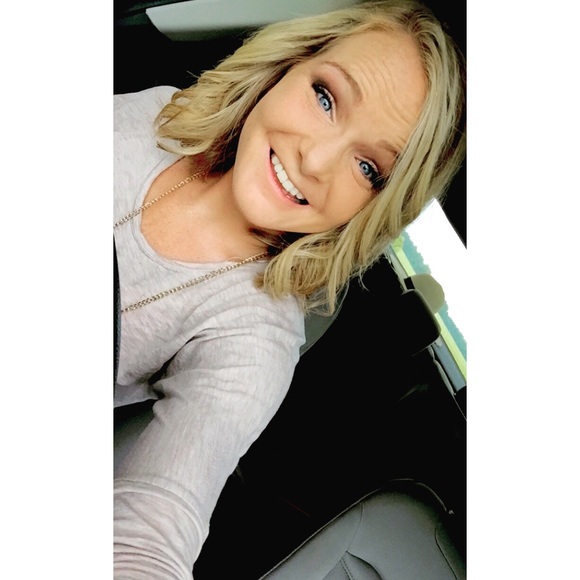 Profile Picture of Kimberly Charest (@kimberlylila) on Poshmark