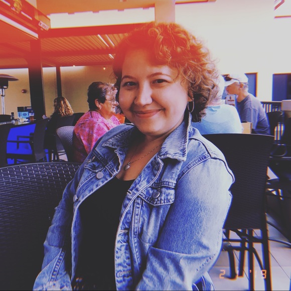 Profile Picture of Carly Angolia (@carlitafashion) on Poshmark