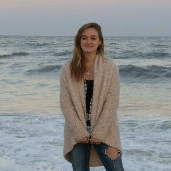 Profile Picture of Kaci Ritchie (@kacirit) on Poshmark