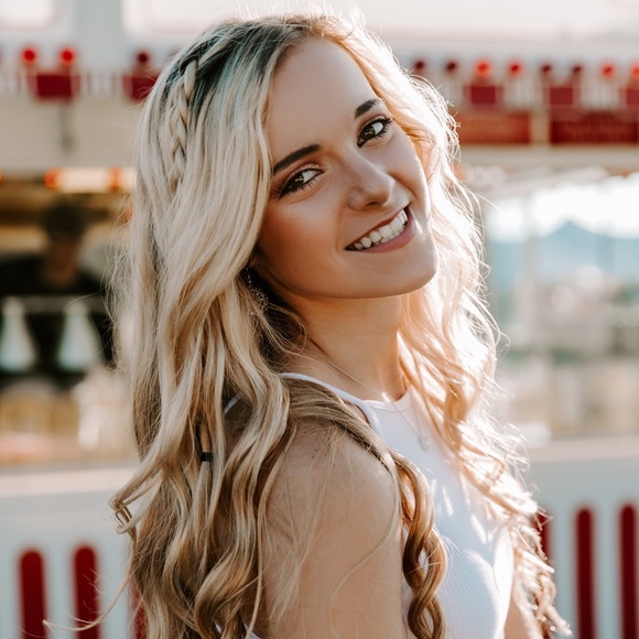 Profile Picture of Haley Steiner (@haleysteiner01) on Poshmark